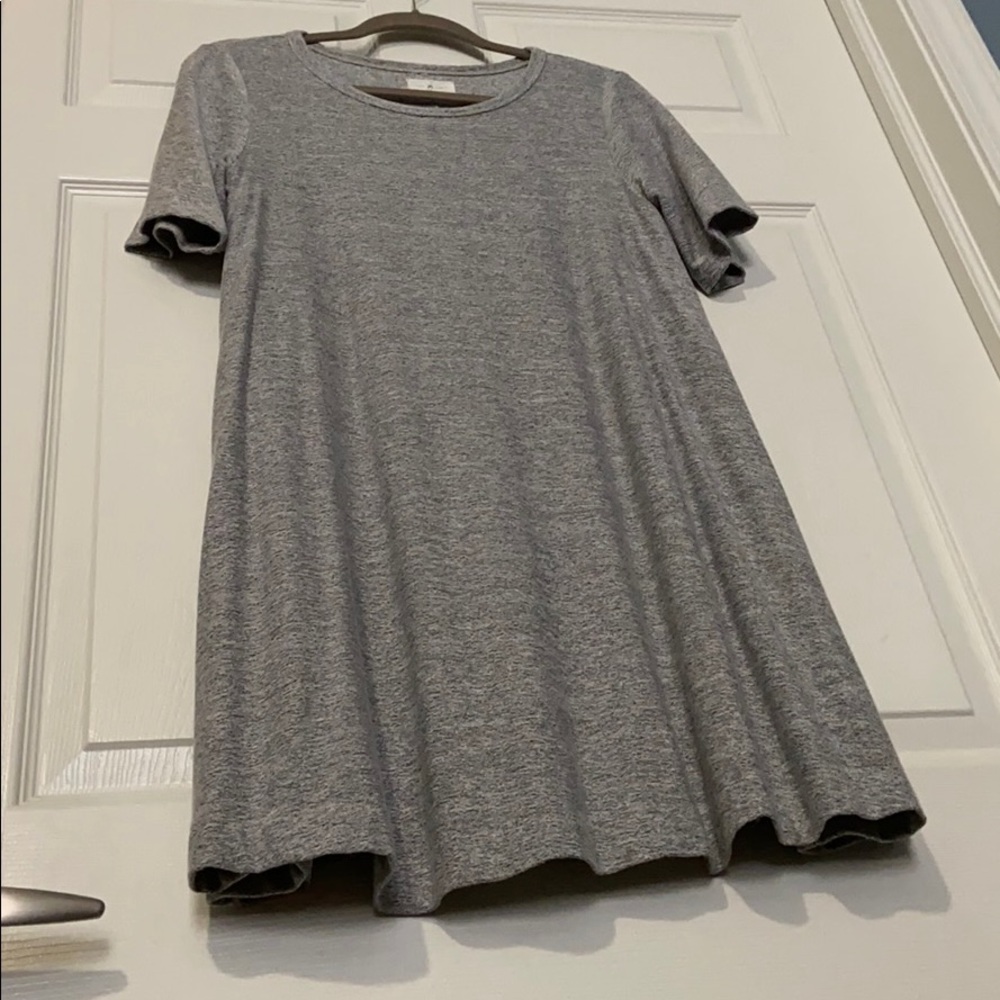 Lou & Grey Short Sleeve Light Grey Flowy Dress